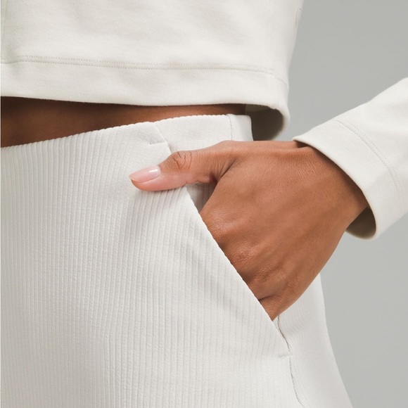 NEW Lululemon Ribbed Softstream Short - Picture 3 of 7